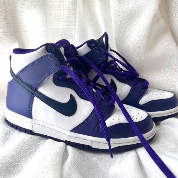 Purple and white Nike Dunks size 5.5 youth or women’s 7 - Picture 2 of 3